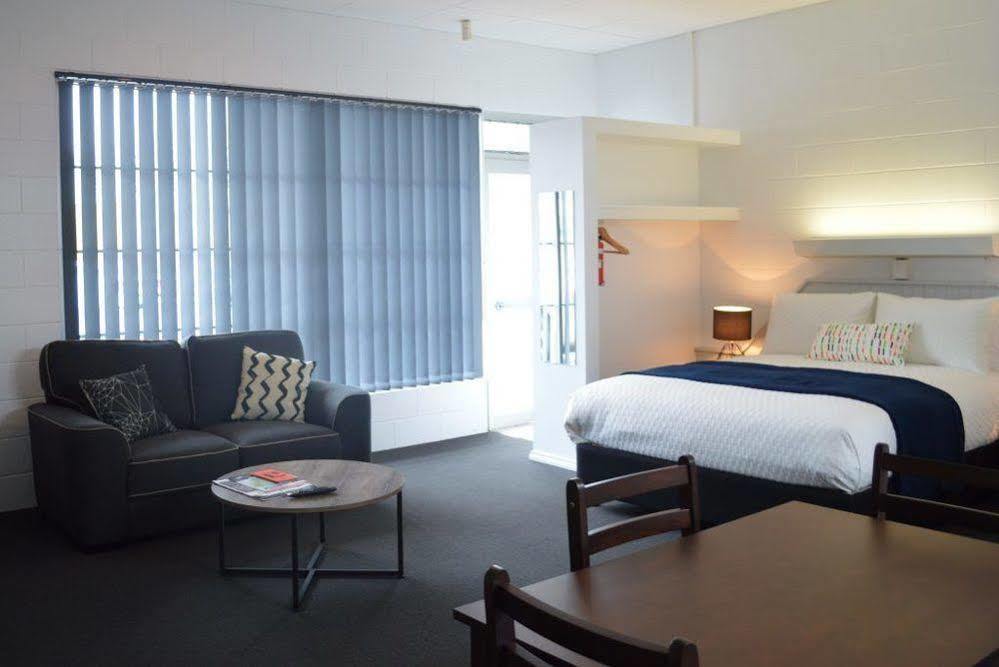 Penguin Seaside Motel Экстерьер фото